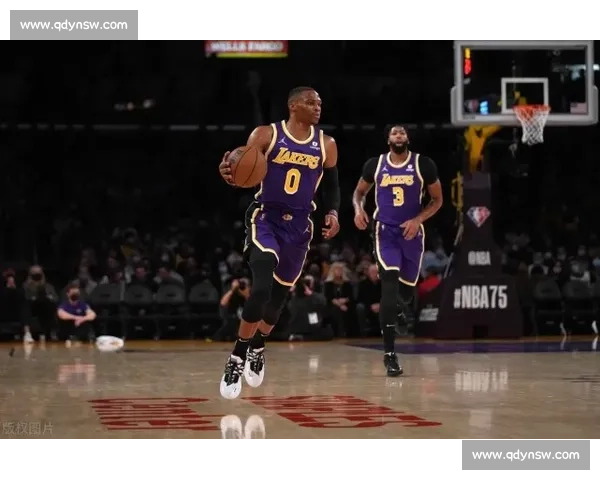 小莫里斯炮轰湖人防守漏洞：交易里夫斯，终结东契奇式防守灾难